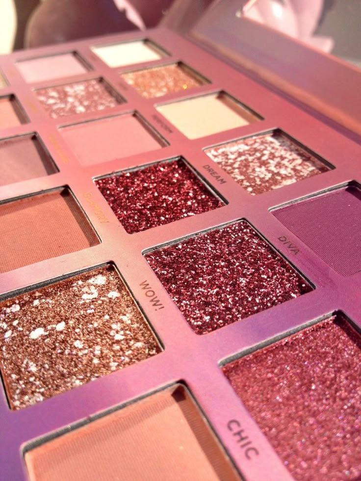 Huda Beauty Nude Eyeshadow Palette – Natural & Glam Shades