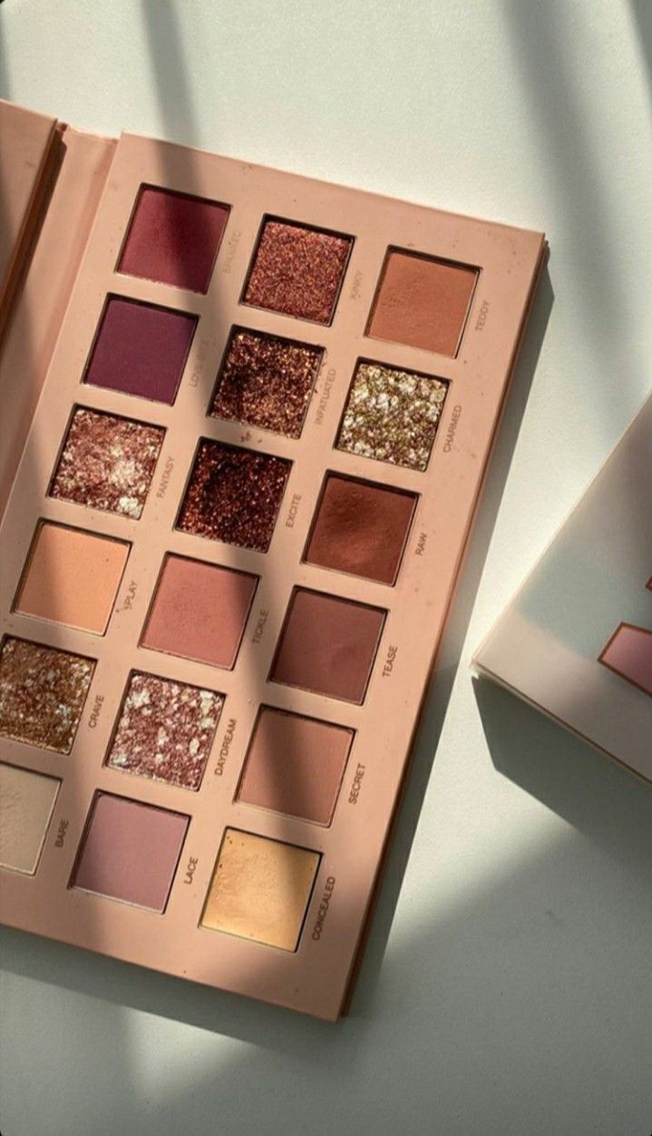 Huda Beauty Nude Eyeshadow Palette – Natural & Glam Shades